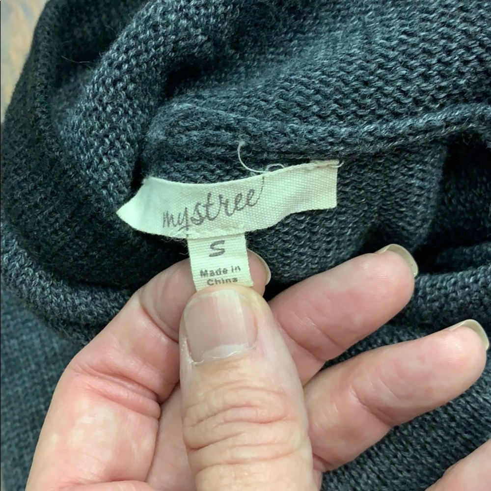 Sweater - Picture 5 of 5
